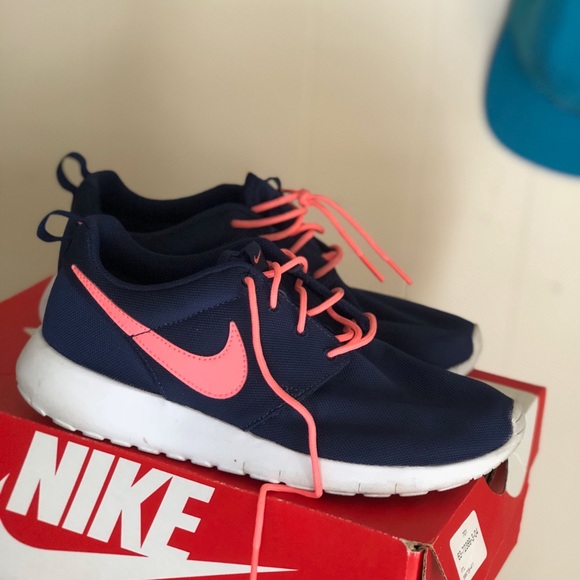 Nike Roshe - Picture 2 of 2